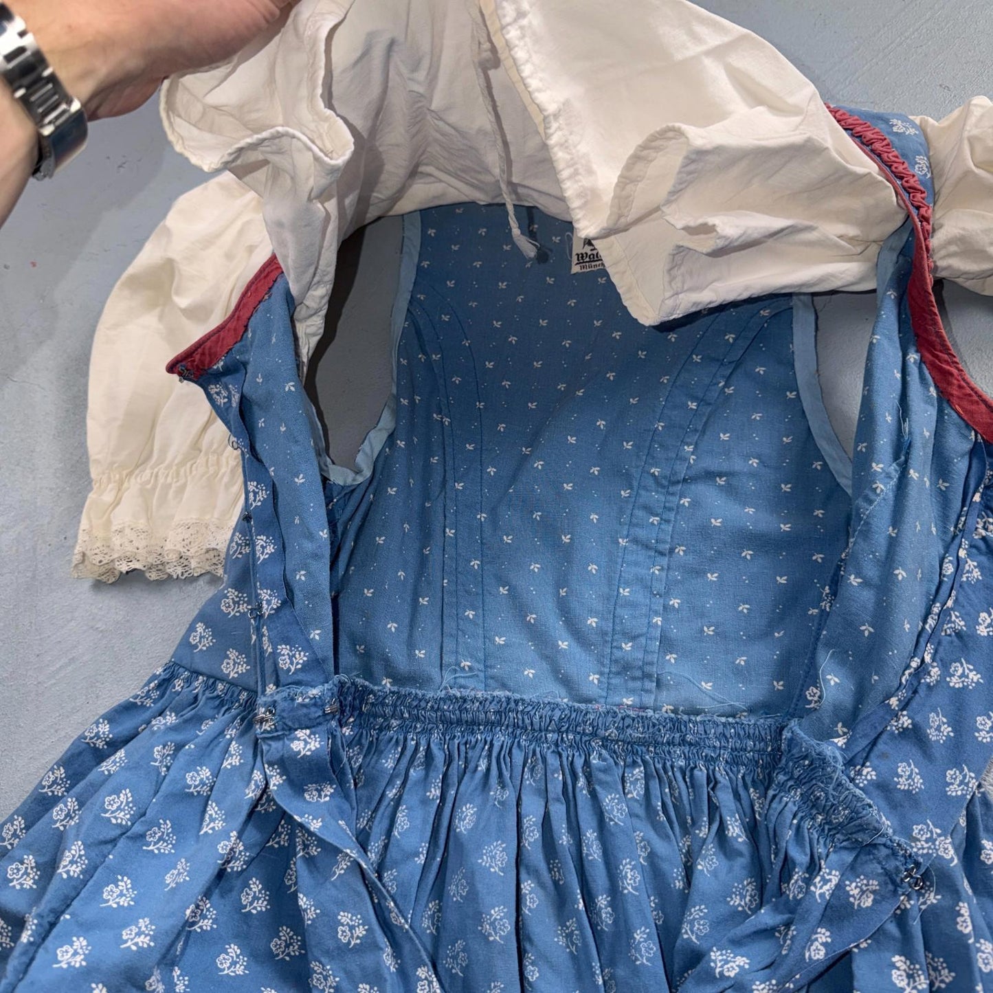 Wallach Volkskunfthaus Munchen Antique Dress German Smocked Handmade Dirndl 50s