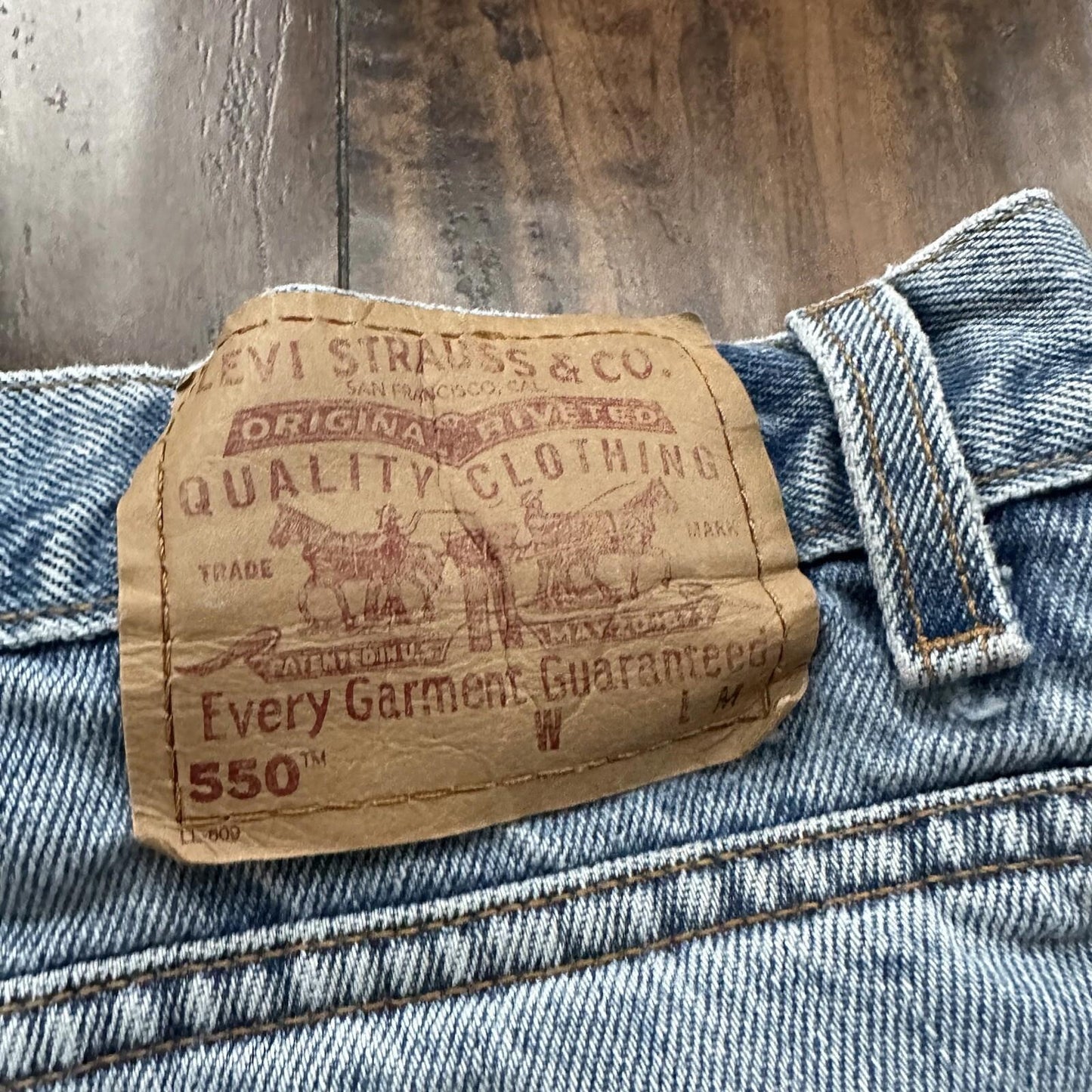 Levis 550 Jeans VTG Womens High Rise Light Wash Relaxed 90s USA 31x29
