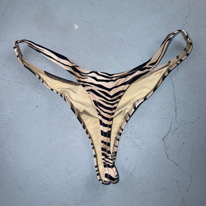 SKIMS SIGNATURE SWIM CHEEKY TANGA BOTTOM CHAMPAGNE LEOPARD PRINT SIZE M