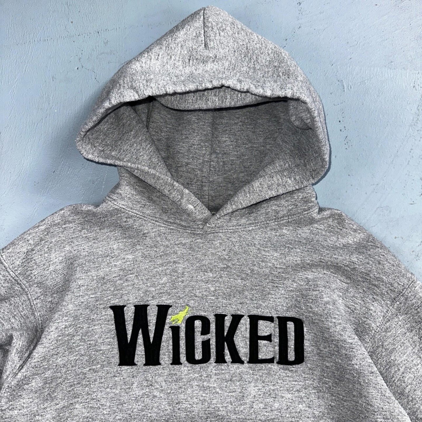 Wicked Hoodie Gildan Y2K Small Vintage 00s Wizard Of Oz Musical Promo Sweatshirt