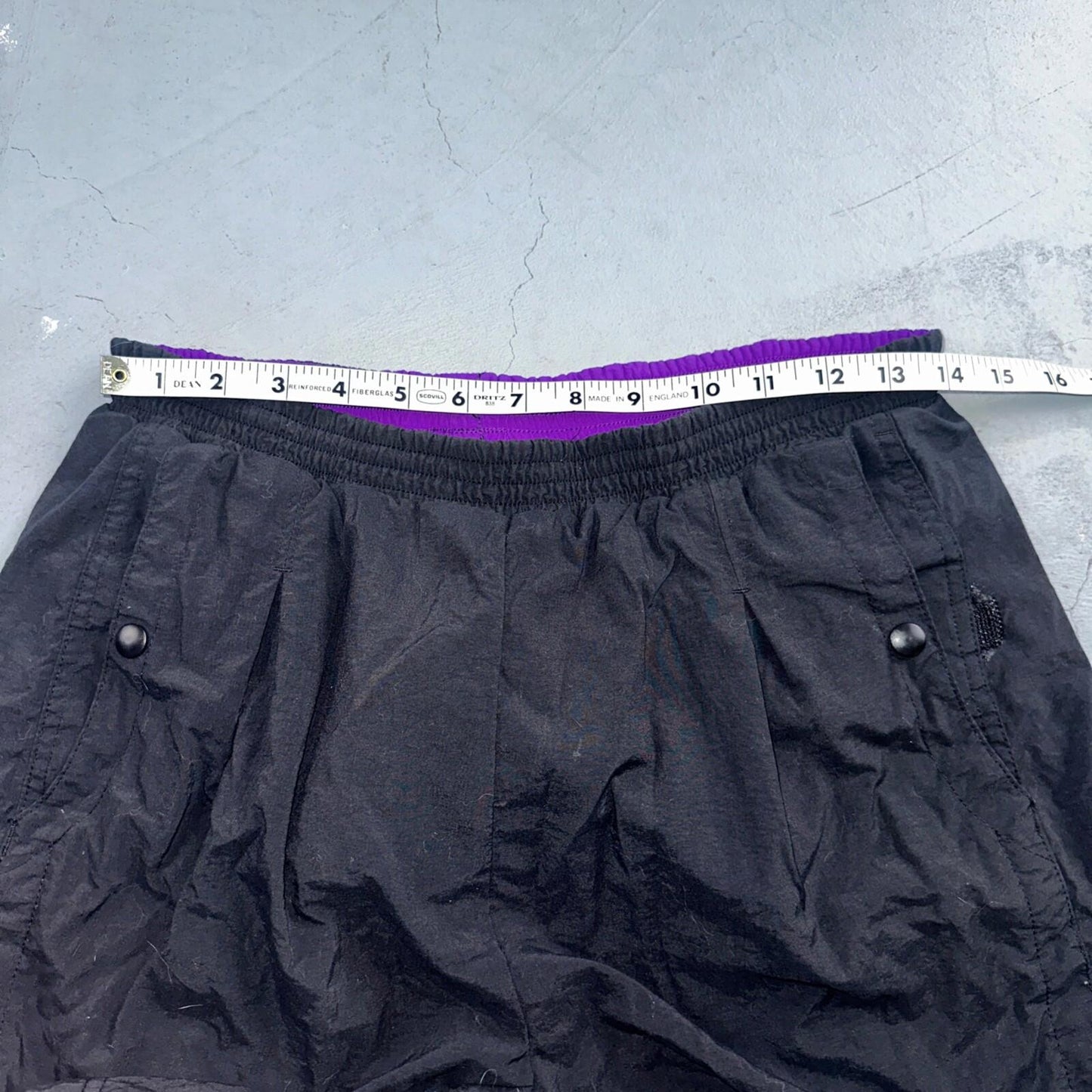 Nike ACG VTG Swim Trunk Mens M Black Cargo Pocket Outdoor Hiking Elastic 90s