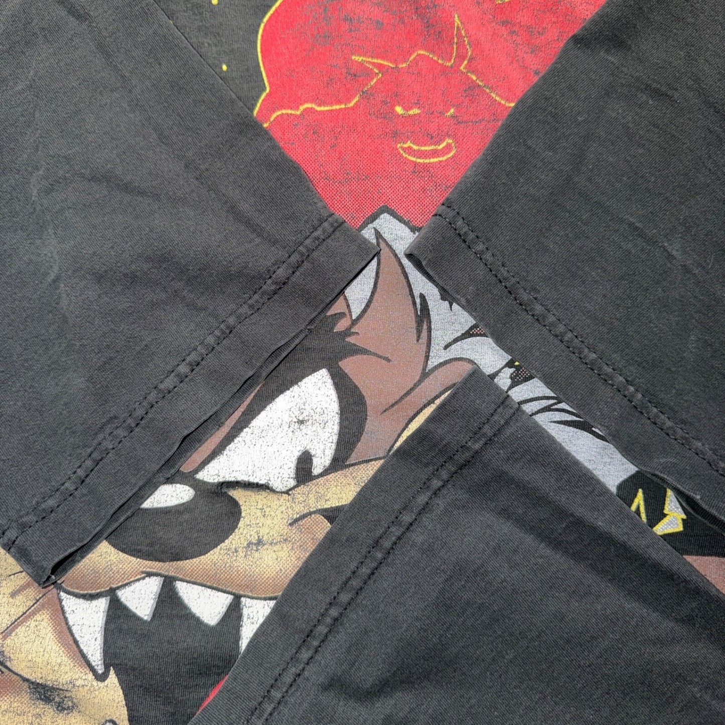 Vintage 1996 Taz Tasmanian Devil Looney Tunes Space Jam T Shirt AOP Graphic 90s