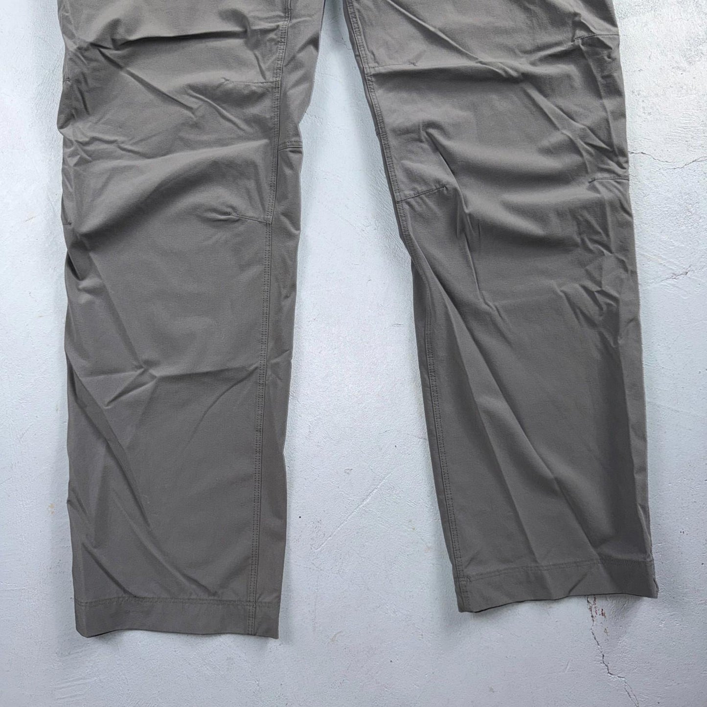 Arcteryx Performance Lefroy Pants 36 Pockets Lightweight Nylon Hiking Gamma Grey