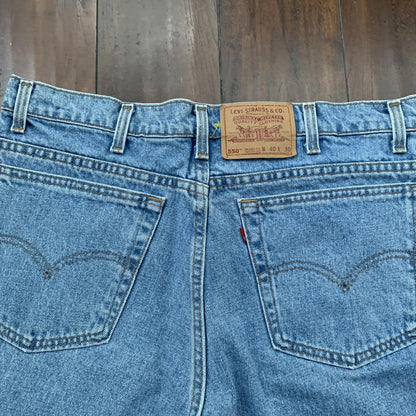 Levis 550 Vintage 90s Tapered Leg USA Relaxed Fit Jeans 40x30 Light Wash 36x30