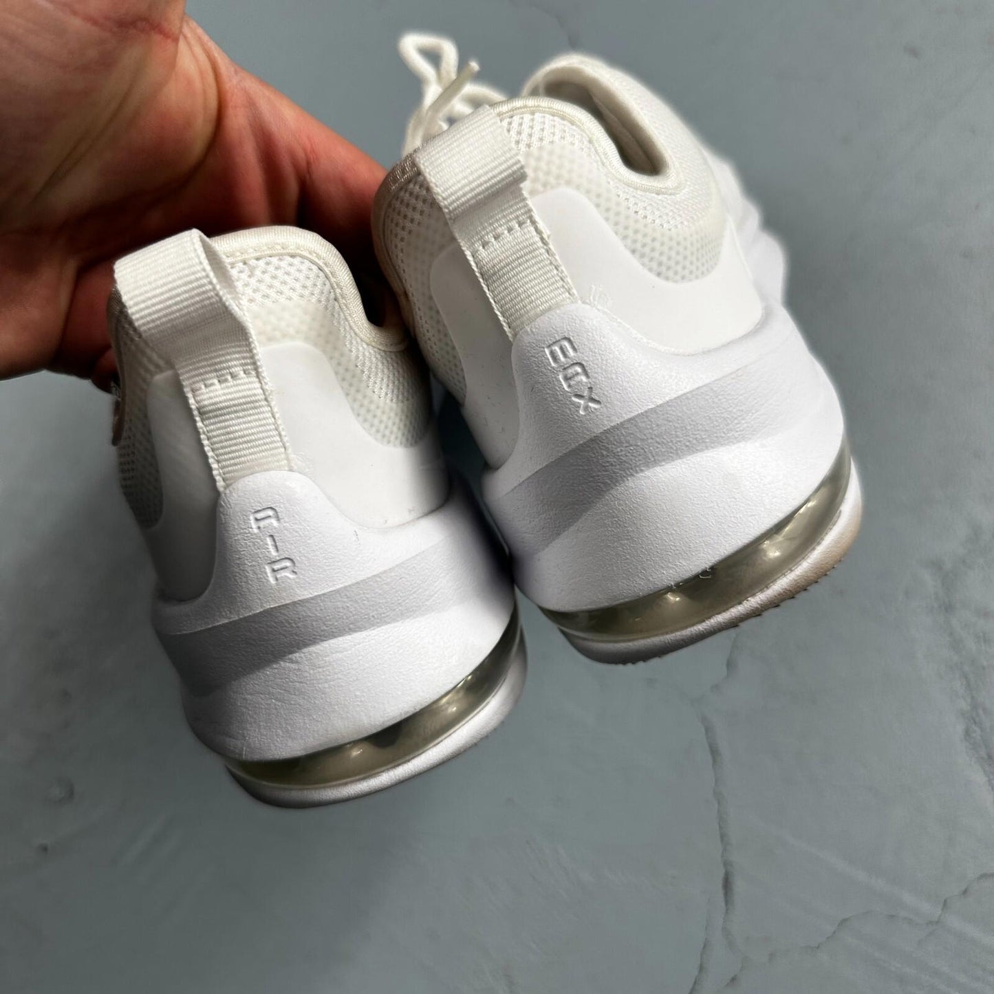 Nike Air Max Axis White Sneakers Women's Size 9 Running AA2168-100