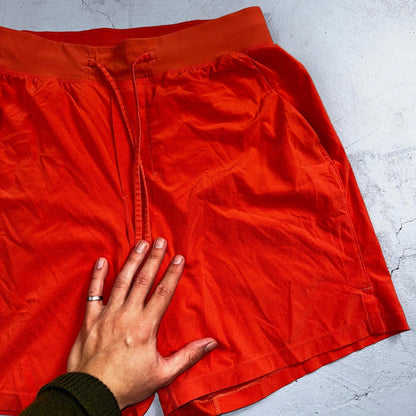 Mens Lululemon License to Train Linerless Short Autumn Red Orange Cut Tag M ?