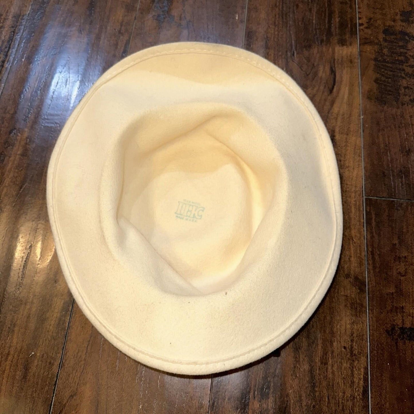 Vintage IHC 100% wool hat made in the US. White Tan 1960s 70s 60s Rare Womens