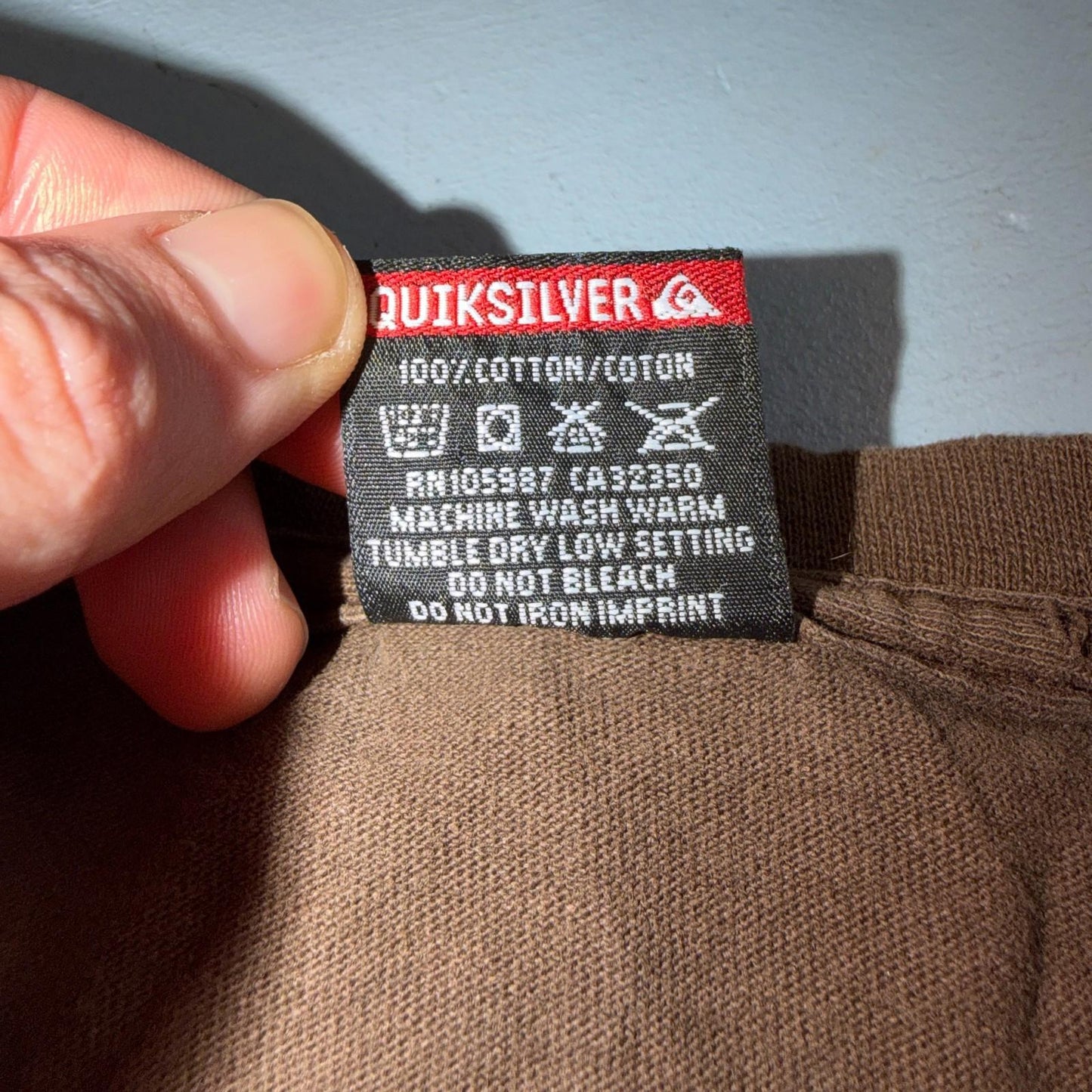 VTG Quiksilver Shirt Mens Short Sleeve Tee Brown Casual Y2K Size M Skateboard