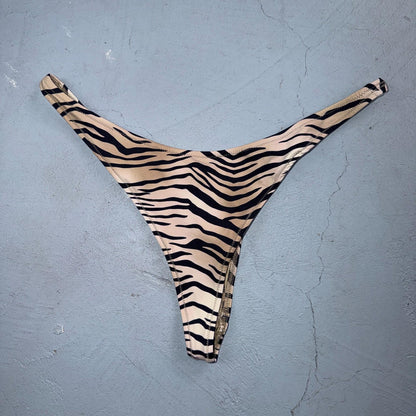 SKIMS SIGNATURE SWIM CHEEKY TANGA BOTTOM CHAMPAGNE LEOPARD PRINT SIZE M