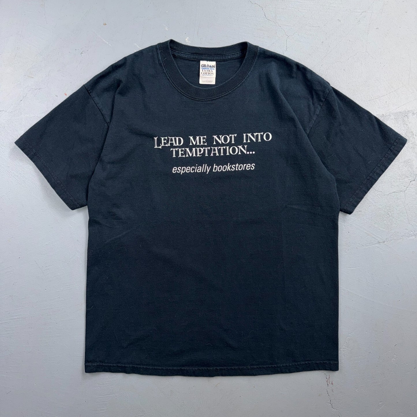 Bookstore Lead Me Into Temptation VTG T Shirt Y2K Book Reading Quote Text 2000s