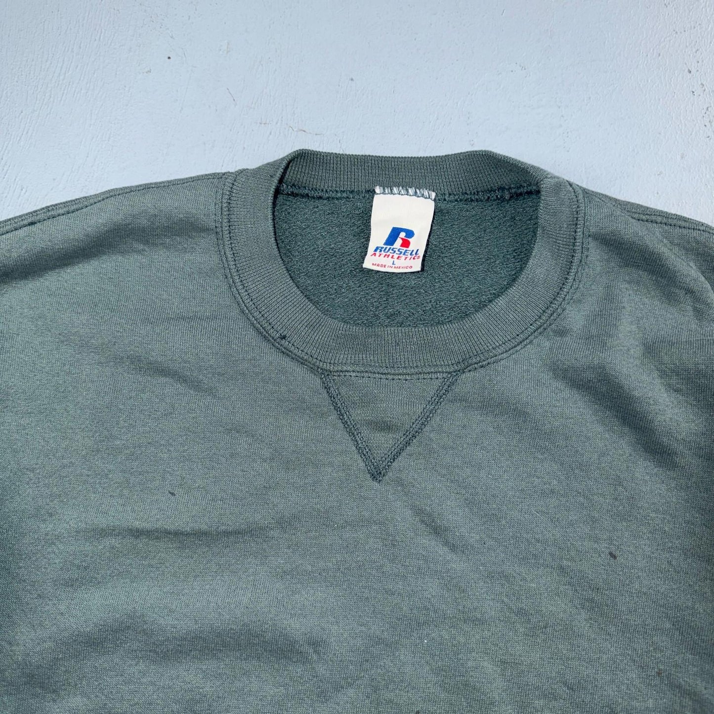 Vintage Russell Athletic Sweatshirt Green Large Y2K Basic Thrashed Worn