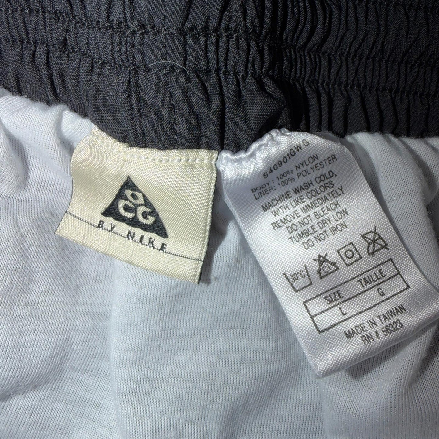 Nike ACG VTG Men Activewear Shorts L Black Nylon Polyester Logo Embroidery 90s