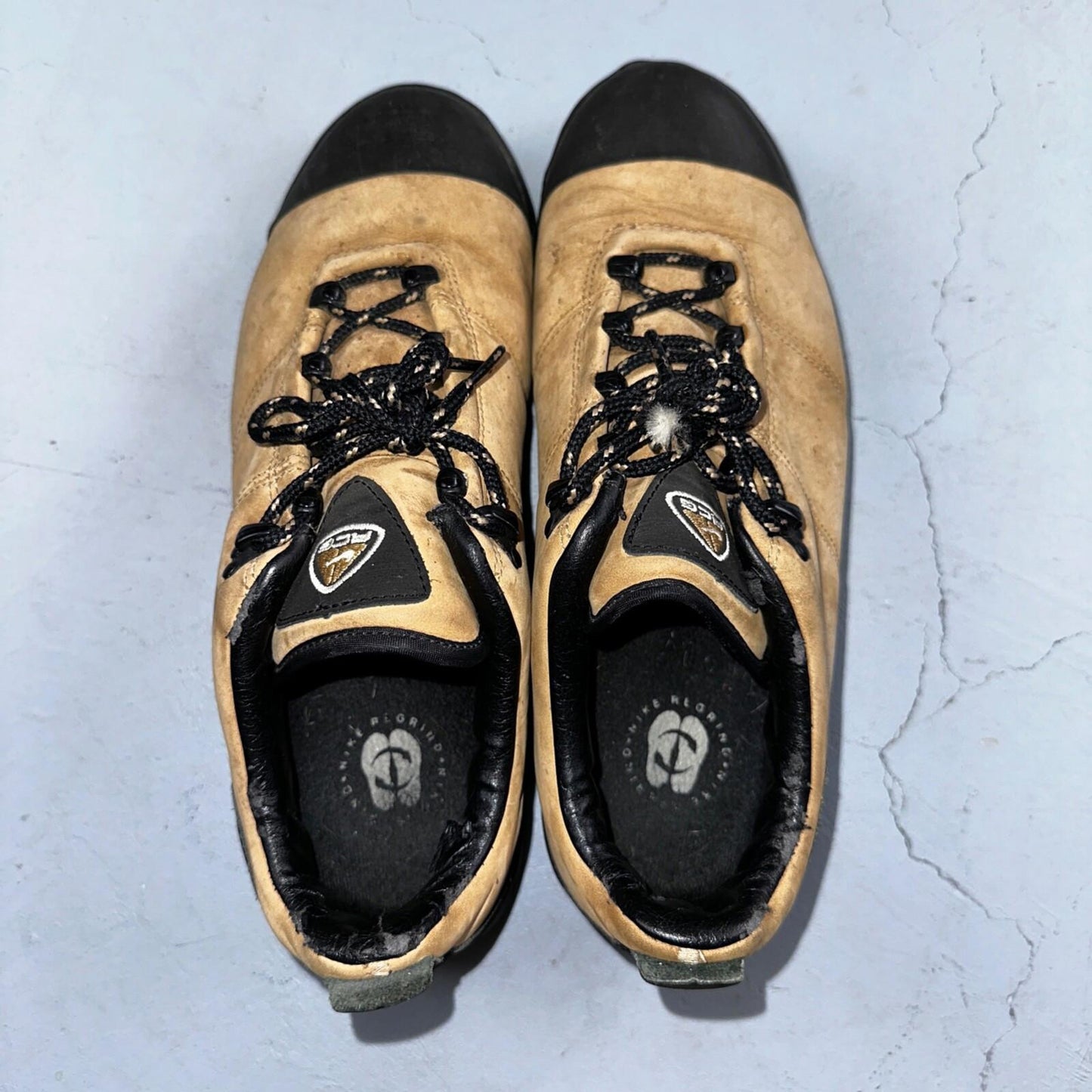 Vtg Nike ACG Womens Suede Leather Hiking Trail Shoes Tan 10 Hiking 185147-221