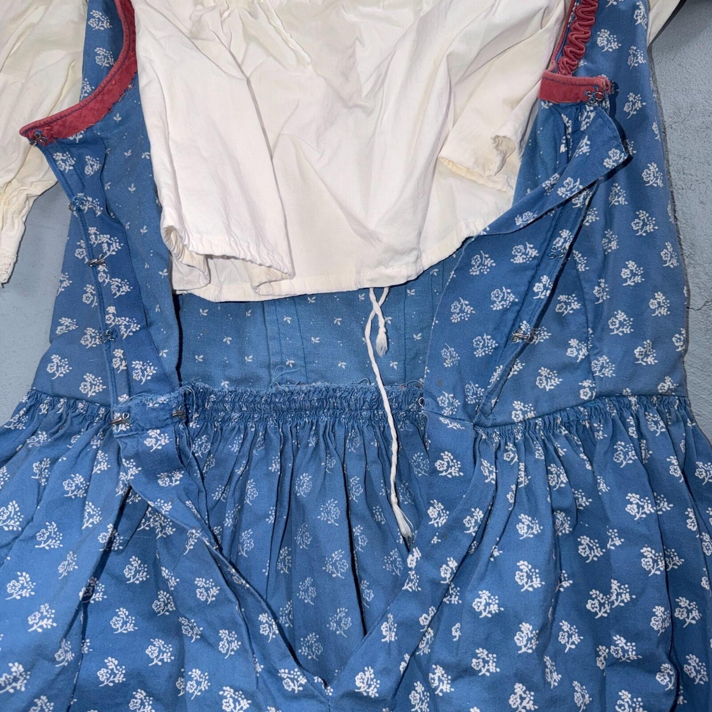 Wallach Volkskunfthaus Munchen Antique Dress German Smocked Handmade Dirndl 50s