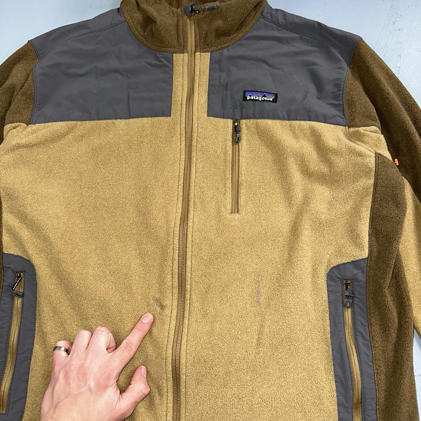 Patagonia Jacket Men's XL Tan Cedars Fleece Zip Chest Pocket Zipper Damaged