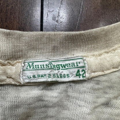 Thrashed Munsingwear Vintage T Shirt 60s 70s Grunge Garbage White Rockabilly