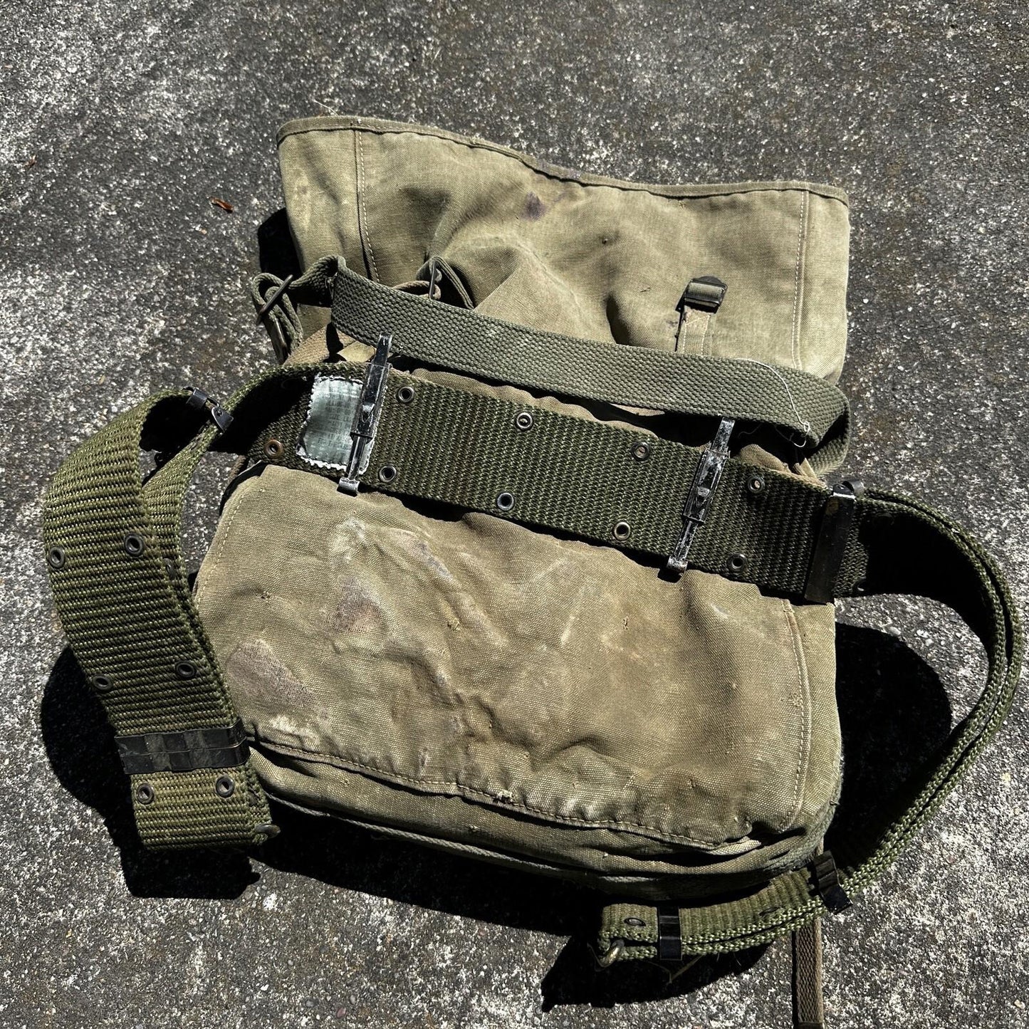 Korea US GI Gas Mask Bag Original Backpack Belt WWII Haversack 1960s?