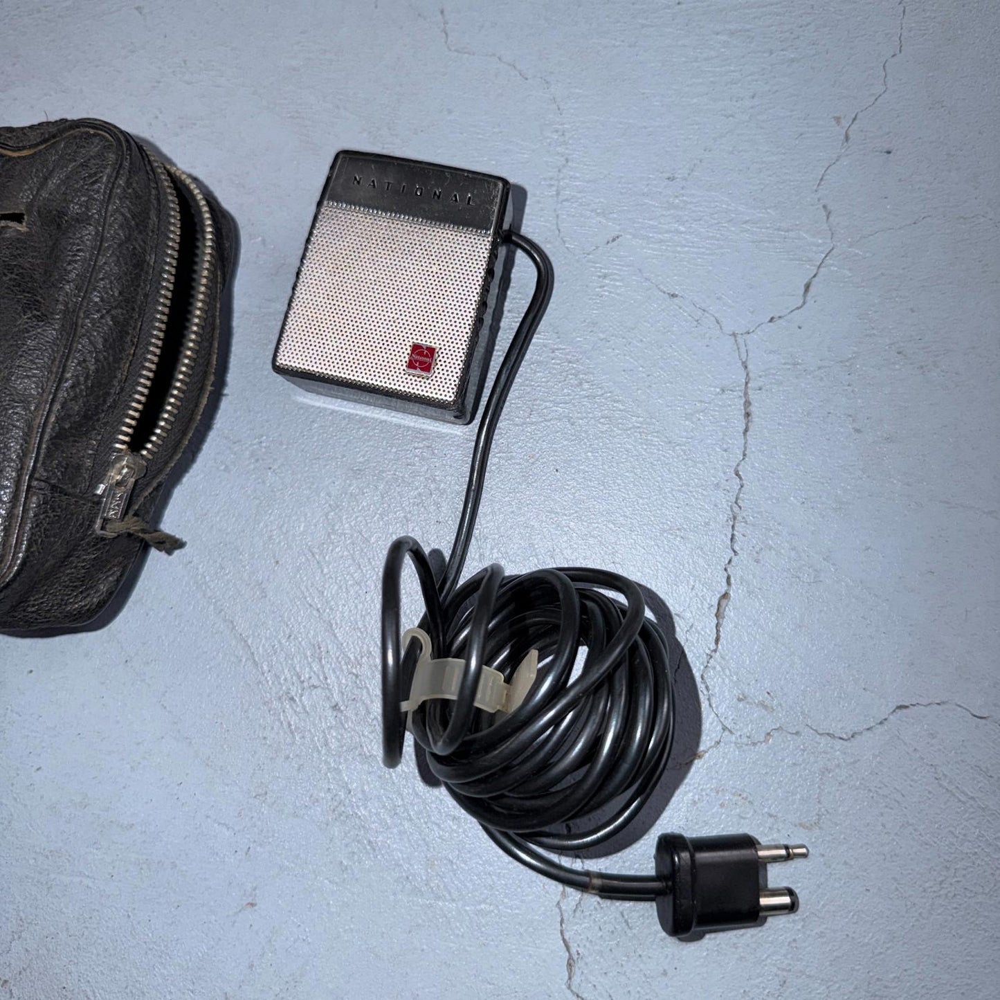 Vintage National WM-2002N Dynamic Microphone Wired On-Stand Belt Clip - Black