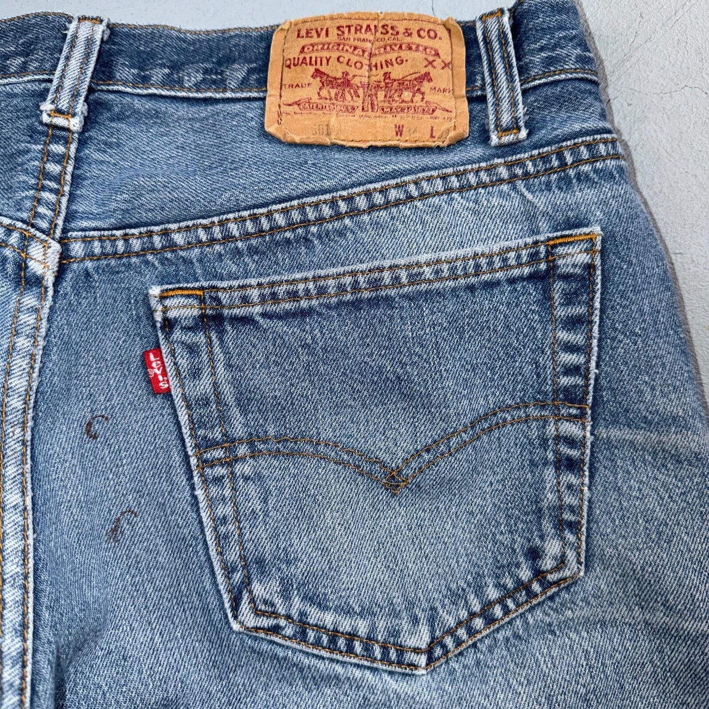 Levis 501 Vintage 80s USA XX Straight Leg Jeans Blue Light Wash 34x33 Act 32x29