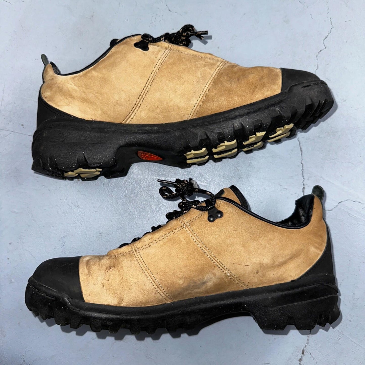Vtg Nike ACG Womens Suede Leather Hiking Trail Shoes Tan 10 Hiking 185147-221