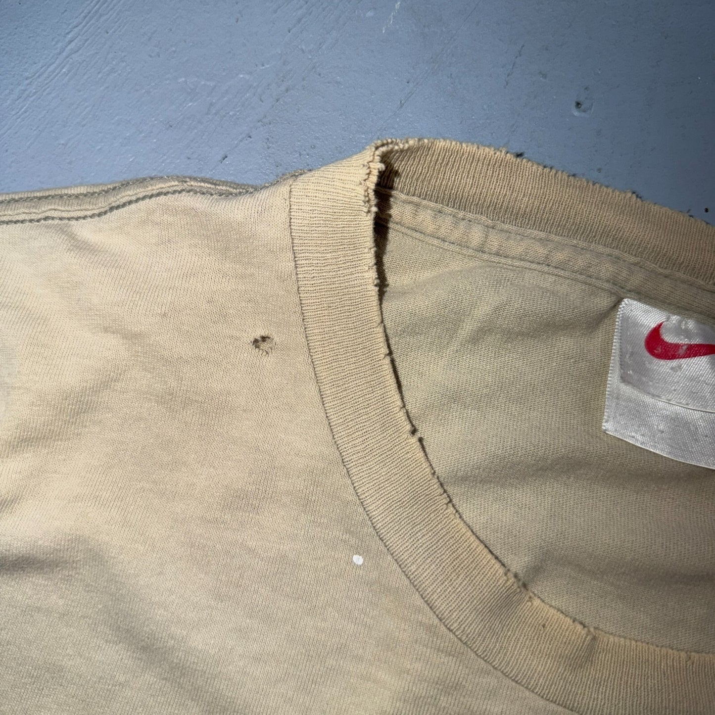 Nike Tan Swoosh Basic 90s VTG T Shirt 1990s USA Gym Boxy Fit Cool Travis Scott