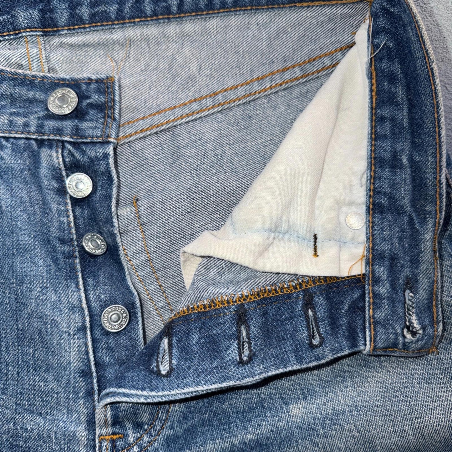 Levis 501 Vintage 80s Redline Selvedge USA XX Jeans Light Wash 30x31 Act 28x25