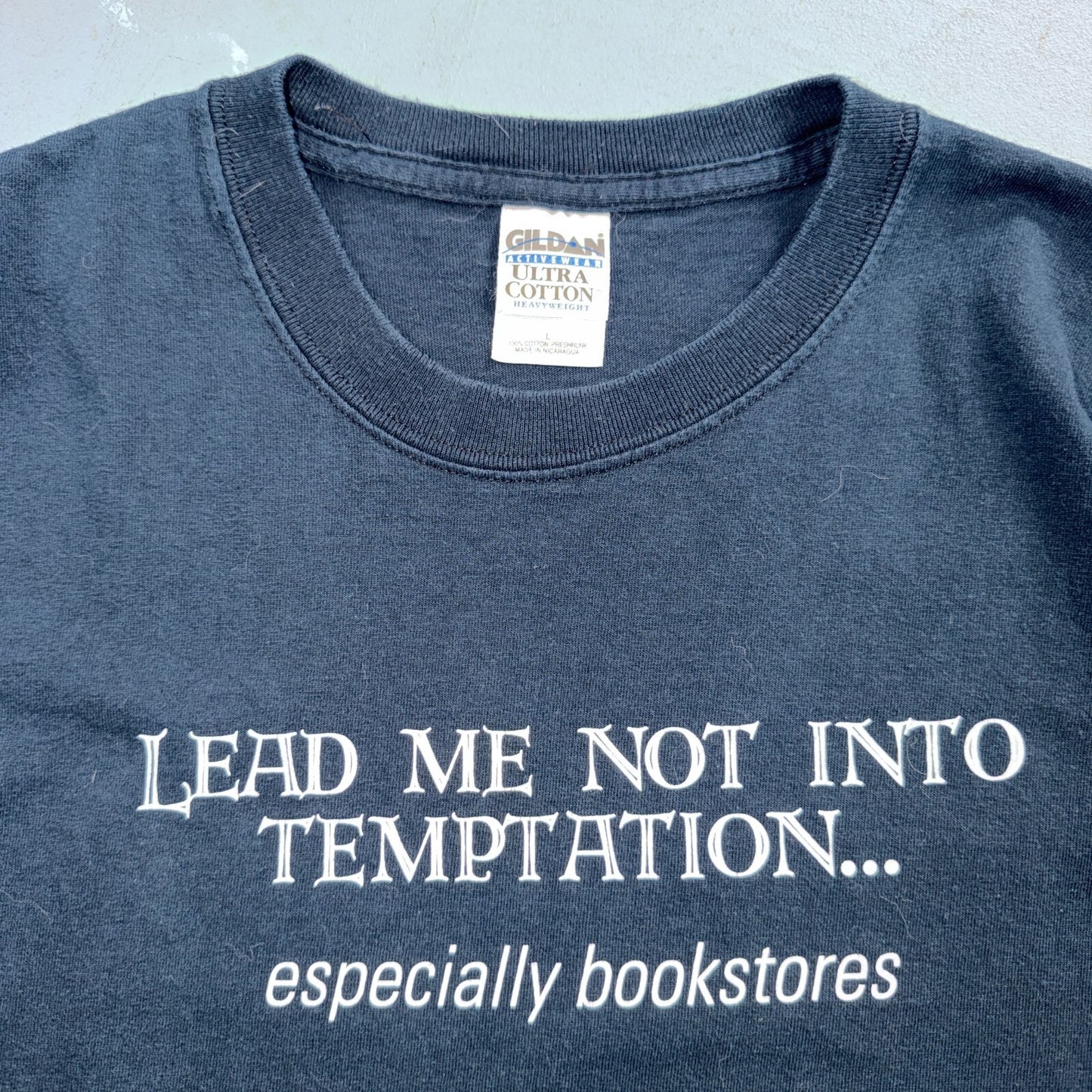 Bookstore Lead Me Into Temptation VTG T Shirt Y2K Book Reading Quote Text 2000s