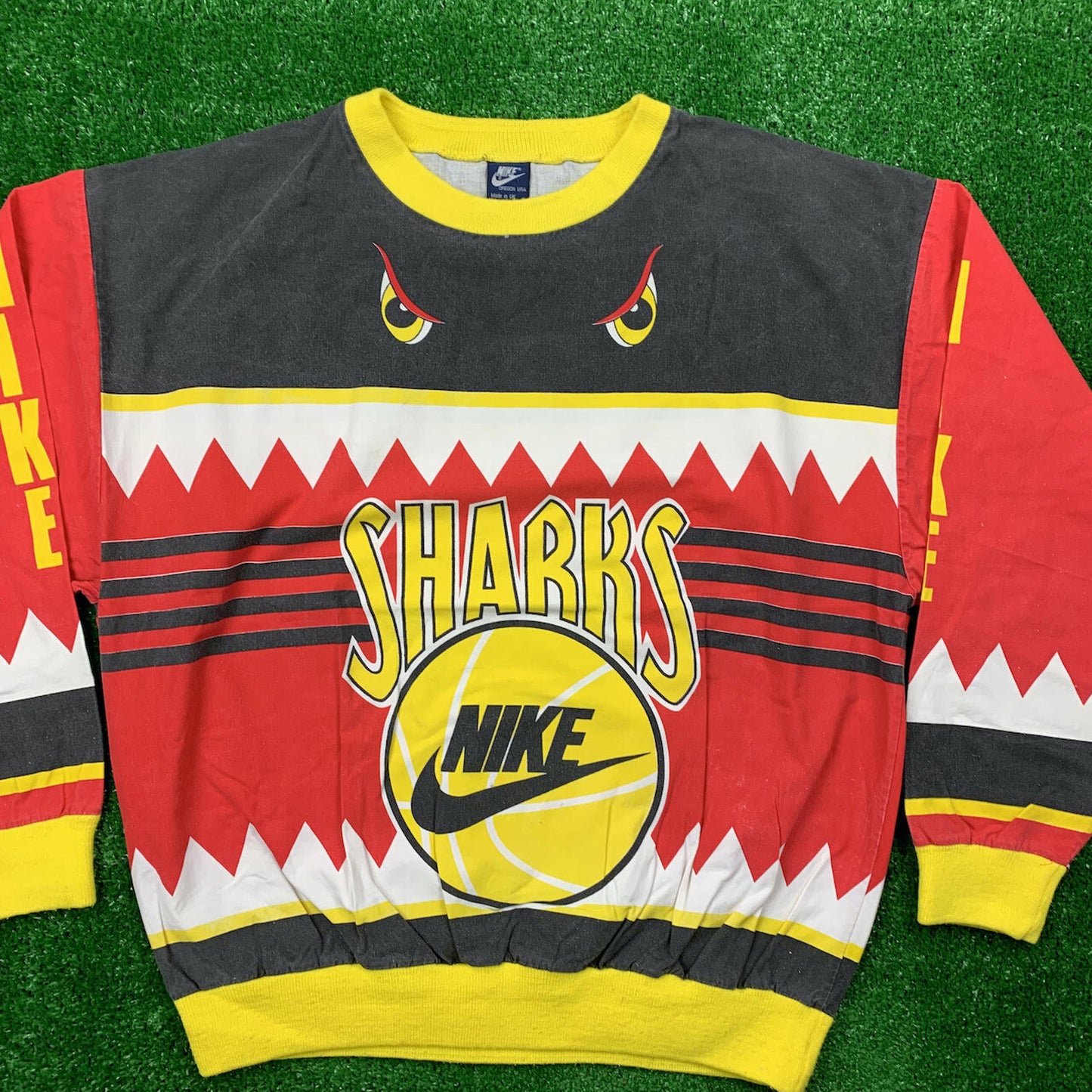 Nike Vintage Sweatshirt Mens T Shirt Sharks Crewneck AOP Basketball Jordan RARE